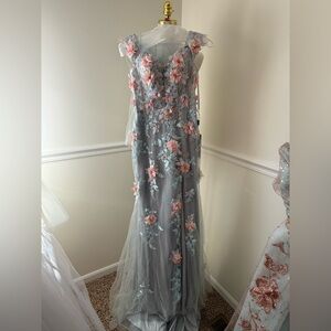 Off Shoulder Floral Appliqué Prom Dress Size 4 New With Tags